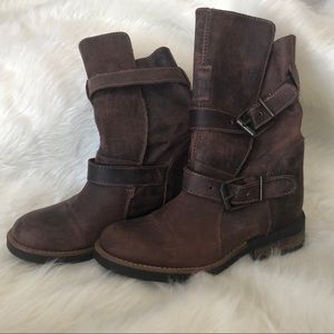 Brown distressed Steve Madden boots